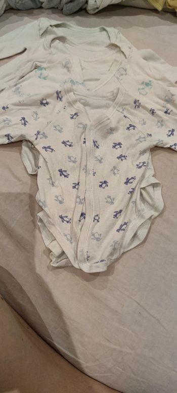 Lot de 4 bodys 3 mois