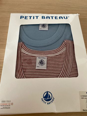 Lot de deux débardeurs petit bateau neufs 8 ans