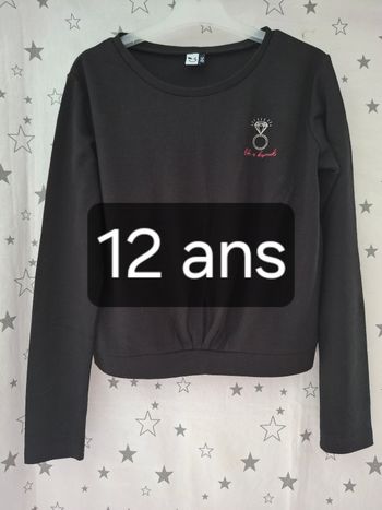 Tee-shirt croptop noir manches longues avec une bague 12 ans 3 Pommes
Très bon état ni trous ni tache