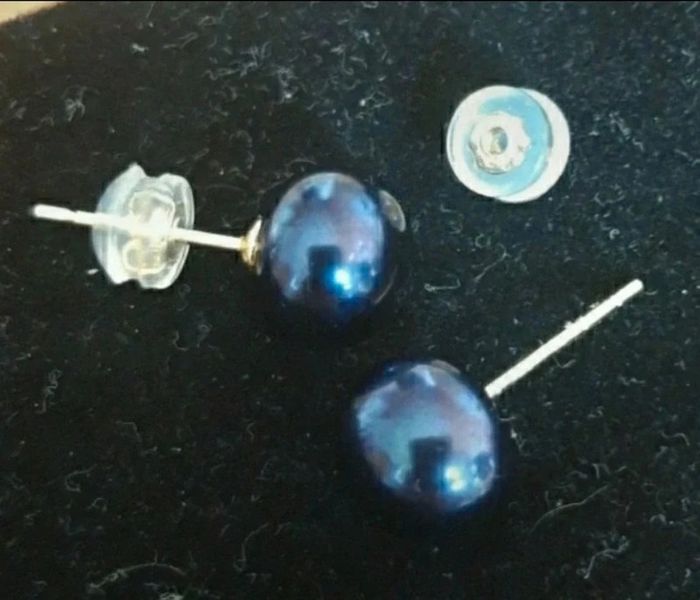 Puces d' oreilles perles de cultures noires