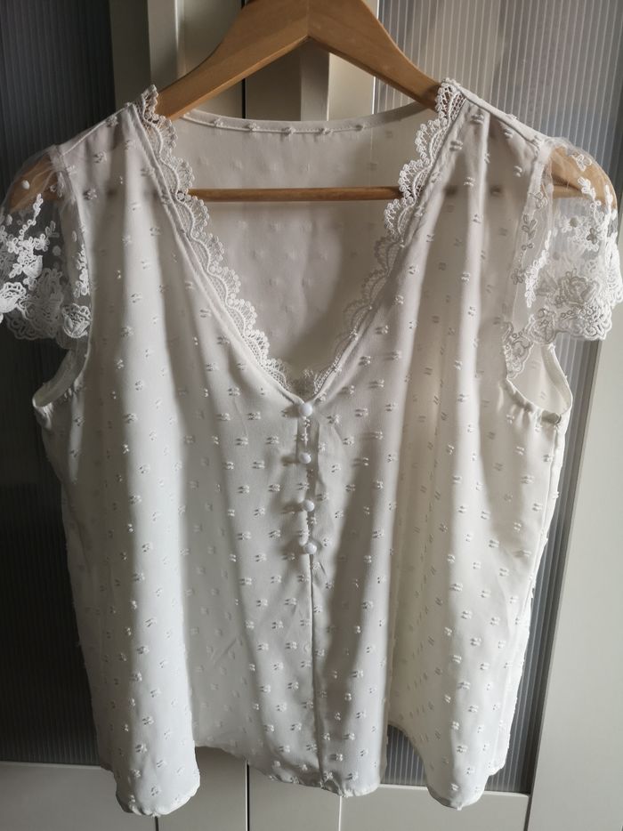 Blouse, chemisier MC blanc col V dentelle