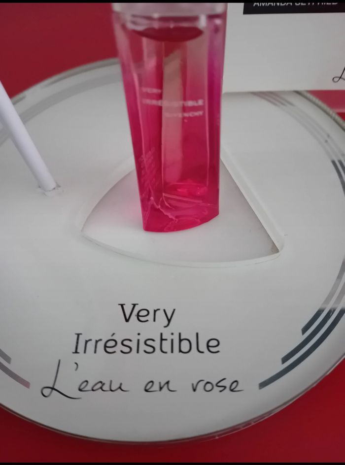 Givenchy Présentoir avec Parfum - photo numéro 2