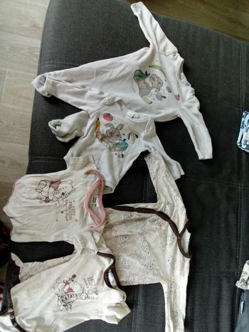Lots pijama disney et bodies bébé