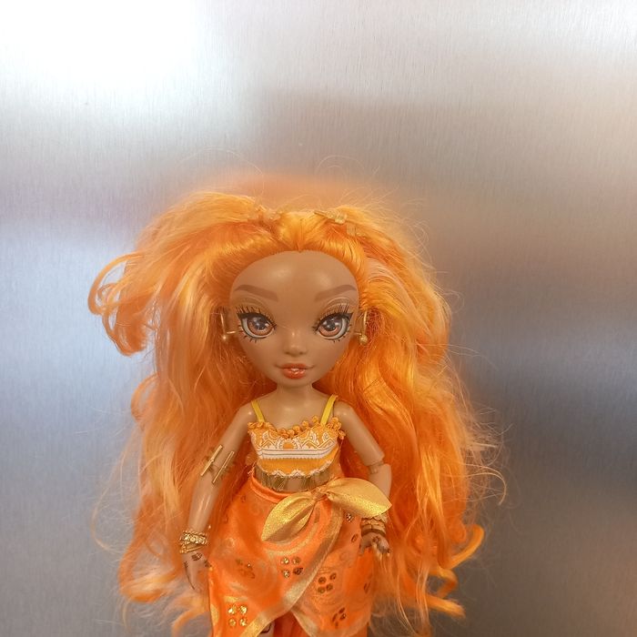 Poupée Rainbow High  n 4 Meena fleur - photo numéro 9