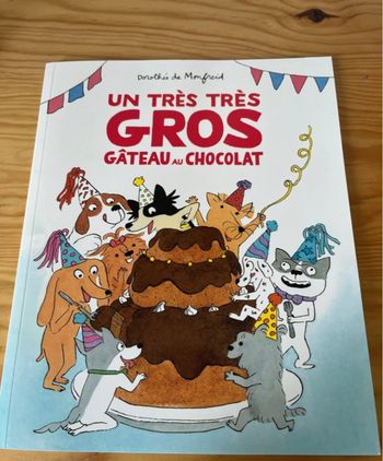 Livre un très très gros gâteau au chocolat