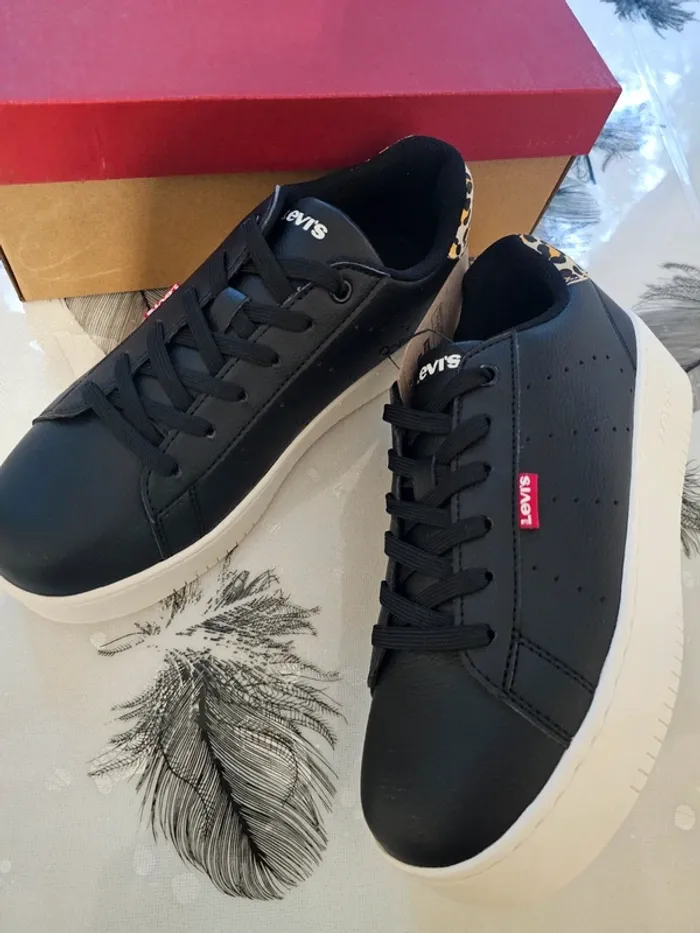 Magnifiques baskets fille, marque Levi's, noir léopard, pointure 37 - photo numéro 2