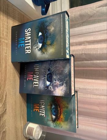 3 premiers tomes collector Shatter me
