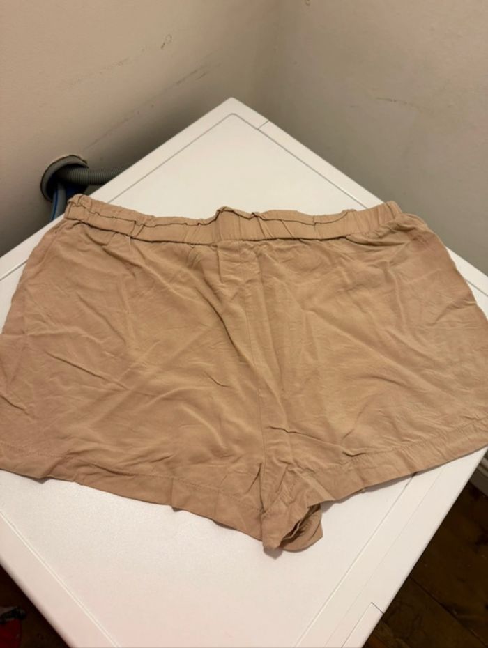 Short fluide Primark taille 46 - photo numéro 2