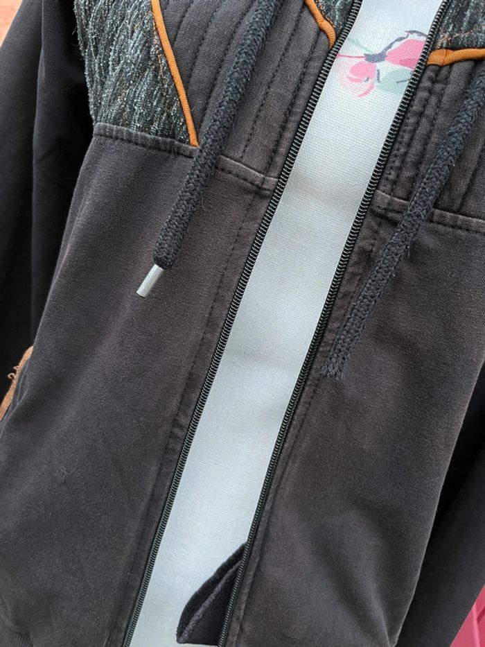 Veste / sweat à capuche zippé T. S - photo numéro 6
