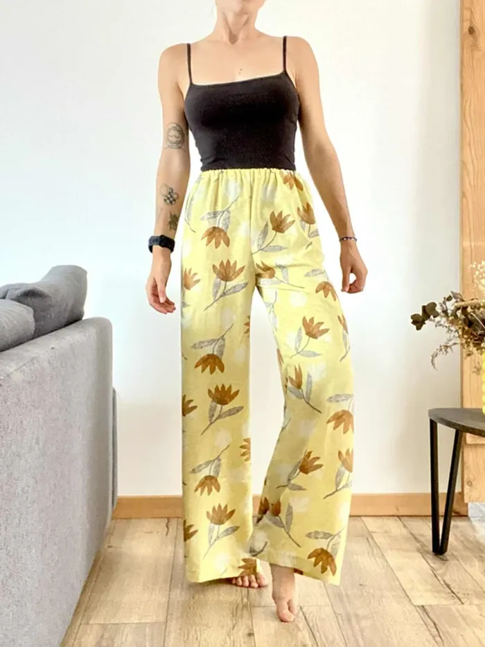 Pantalon vintage jaune à fleurs – Taille 36 – Très bon état