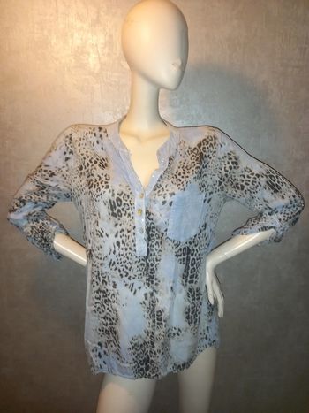 blouse bleu léopard avec séquin taille 40