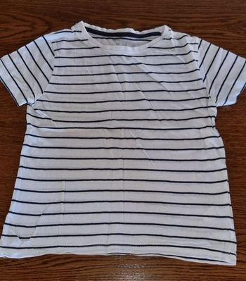 T shirt à rayures  8ans