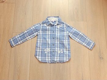 Chemise bleu avec motif pâquerette brodés. Fille 6 ans. Marque Lili Marelle