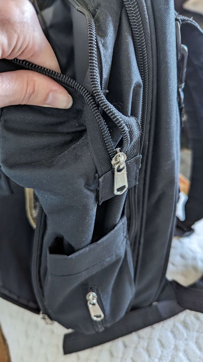 Sac à dos à langer nombreux rangement + câble de recharge intégré - photo numéro 3
