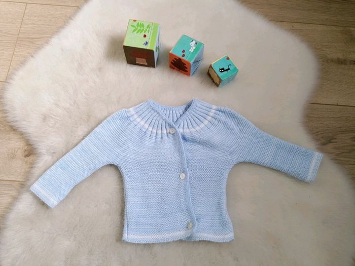 Brassière layette bleue naissance #espanolitinagarcon1mois #espanolitinabebemixte