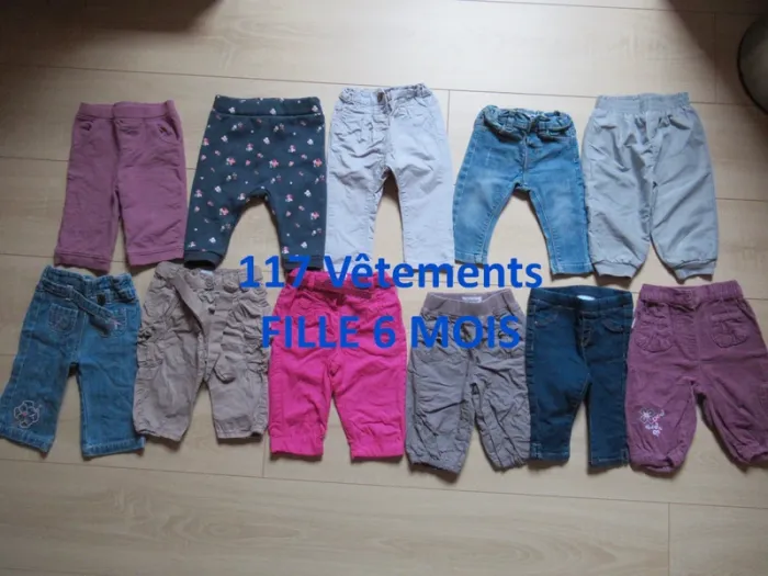 Lot 117 vêtements fille 6 mois avec chaussettes chaussures automne / hiver bodies, pyjamas, habits