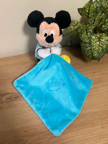 Doudou Mickey avec mouchoir bleu étoile Disney nicotoy