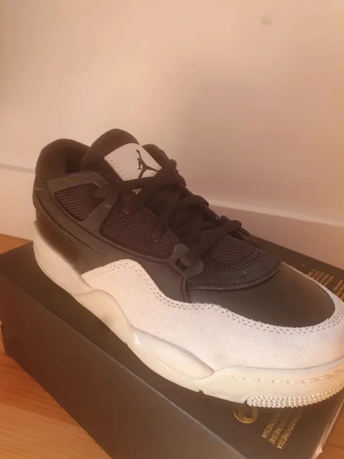 Nike Jordan 4 (35) - photo numéro 4