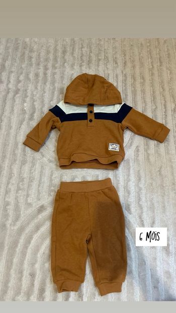 Ensemble survêtement taille 6 mois