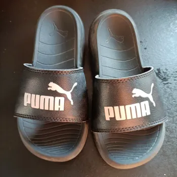 Claquettes Puma taille 31
