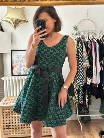 Robe noire et verte à fleurs taille 36