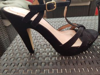 Sandales neuve  à talon 11.5 cm. Noir.  Taille 38.