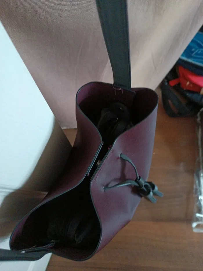 Sac bordeaux avec bandoulière grise - photo numéro 4