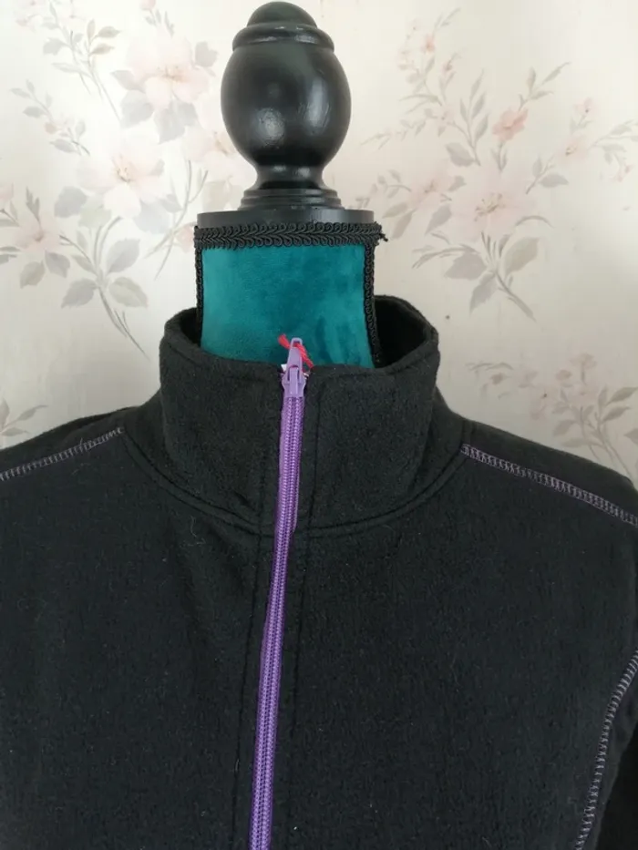 Veste polaire noire avec détails violets et poches / united sport / (M) - photo numéro 4
