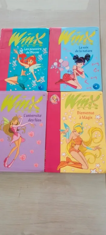 Lot livres WINX