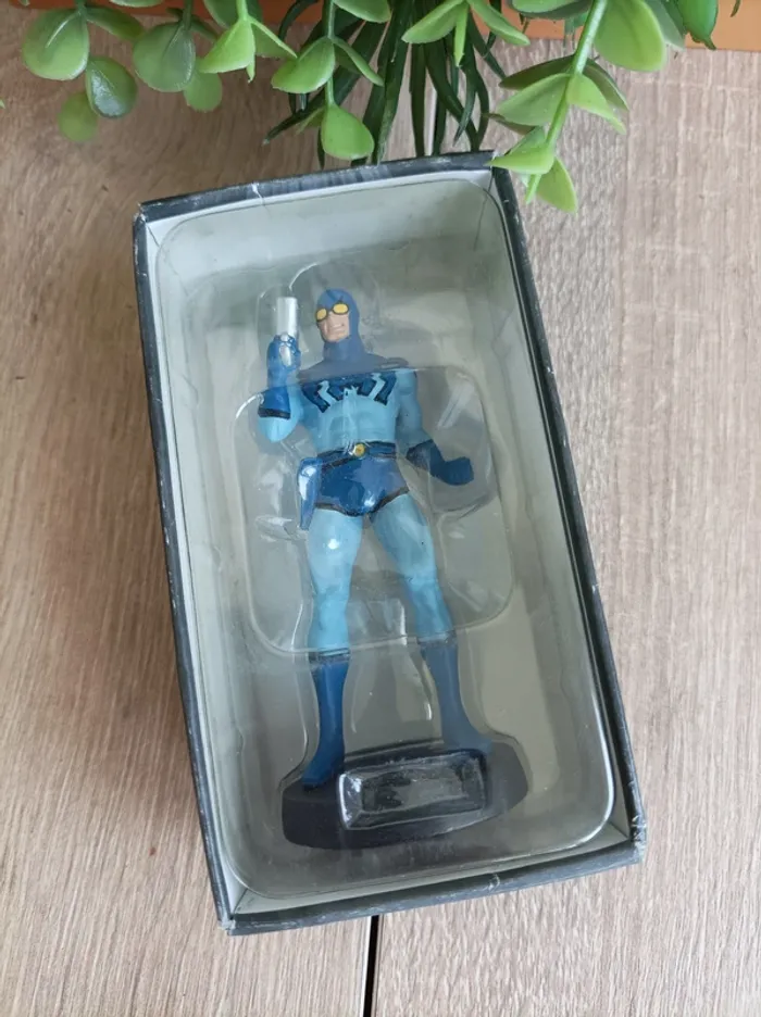 Figurine Blue Beetle DC Comics Eaglemoss Super Hero - photo numéro 3
