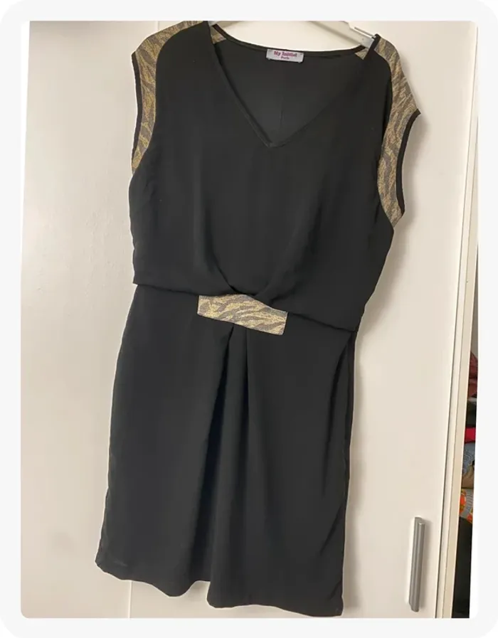 Robe noire My initial