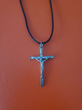 Collier mixte avec grande croix chretienne