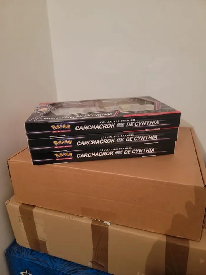 3 x coffrets Pokemon Collection Premium Carchacrock de Cynthia - photo numéro 6
