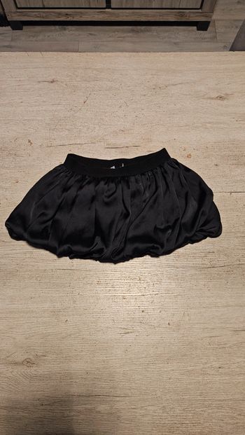 Jupette noire, bouffante dans le bas, Okaïdi, 5 ans, nickel