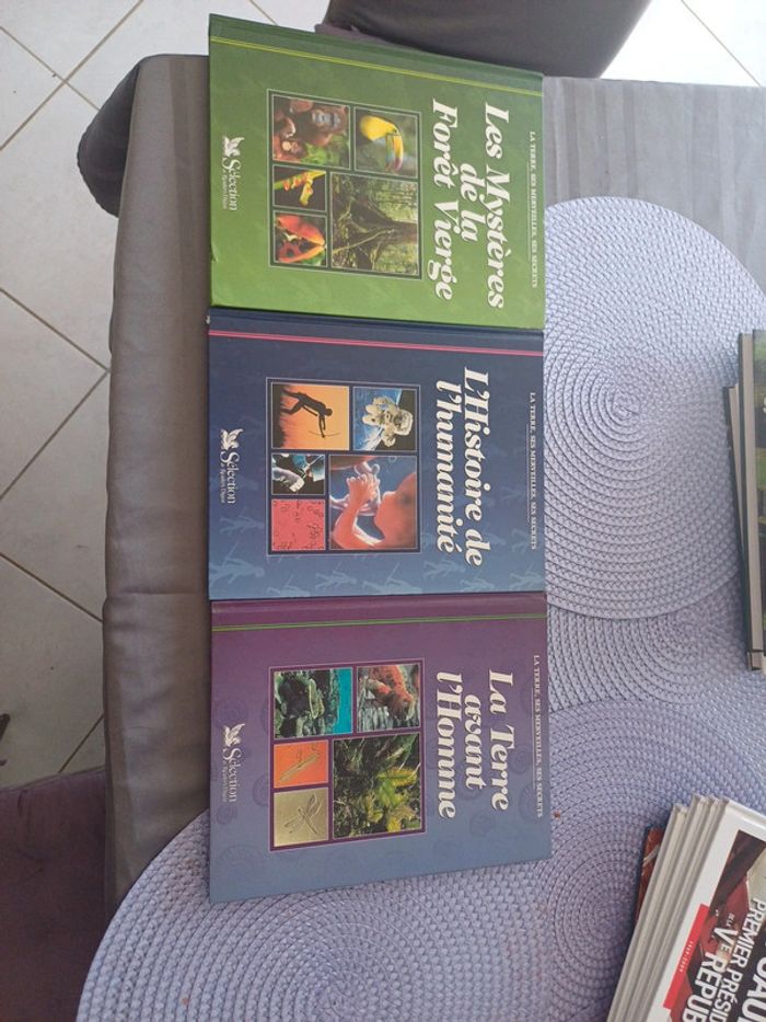 Lot de 3 livres La terre , ses merveilles , ses secrets