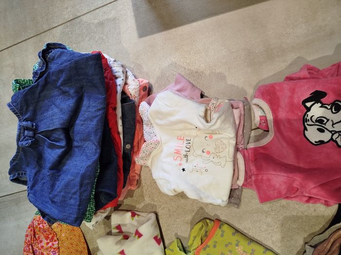 Lot vêtements fille en taille 6 mois - photo numéro 3