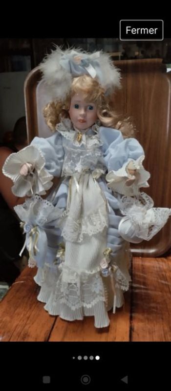 Poupée porcelaine blonde de 46 cm