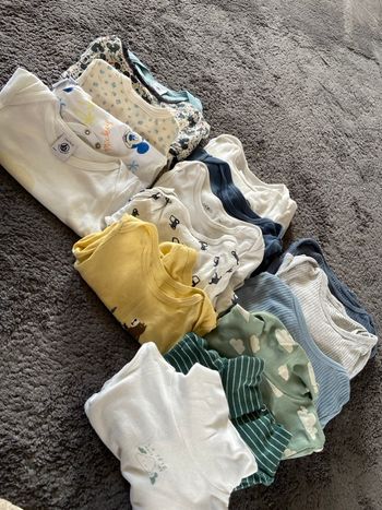 Lot bodies 12 mois 