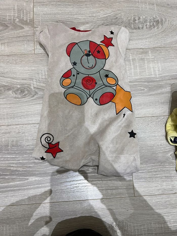 Lot pyjama 6 mois - photo numéro 4