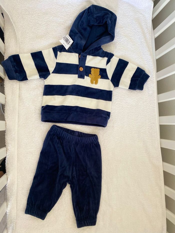 Ensemble neuf 6 mois