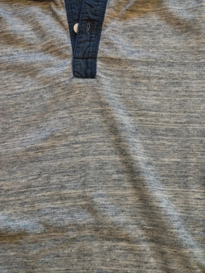 T shirt à capuche, taille 12/14 ans - photo numéro 2