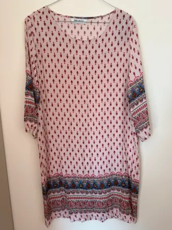 Tunique rose à motifs
