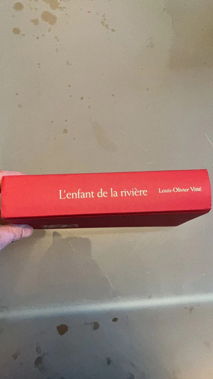 Livre. L'enfant de la rivière.