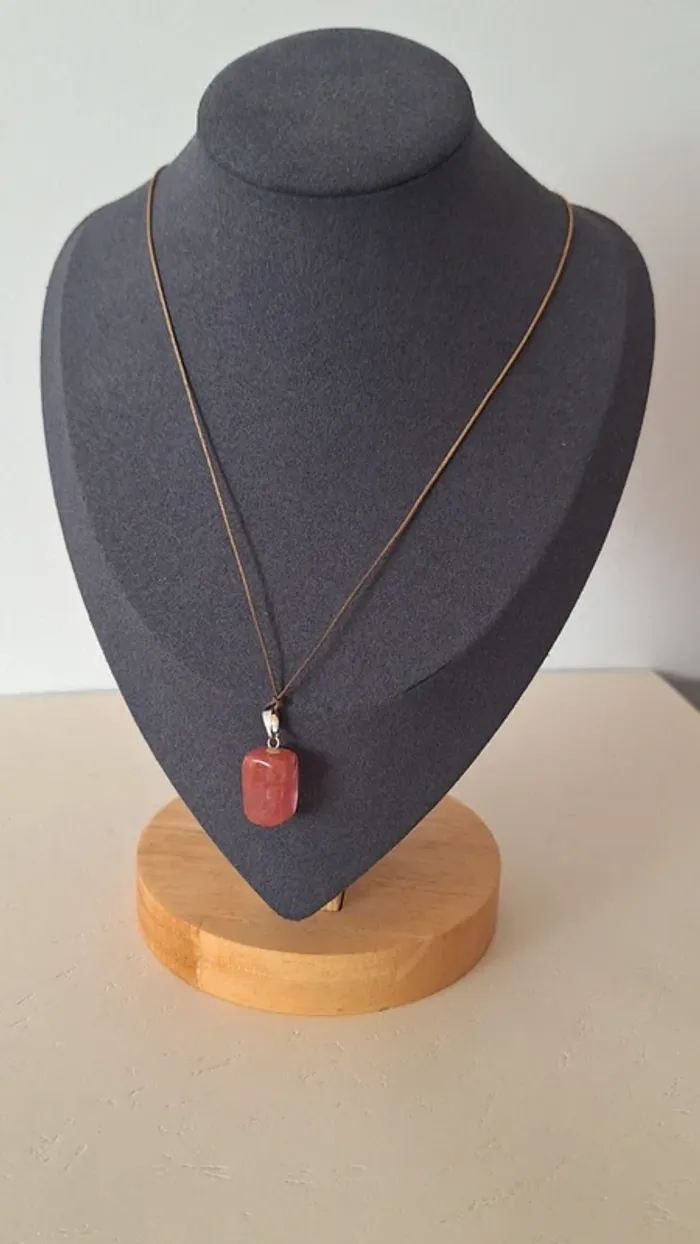 💥 Collier pendentif en pierre rouge résine 💥 - photo numéro 7