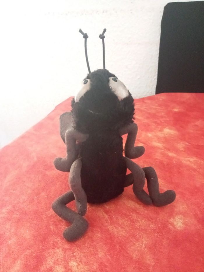 Farrell fly Insecte noir Jellycat London