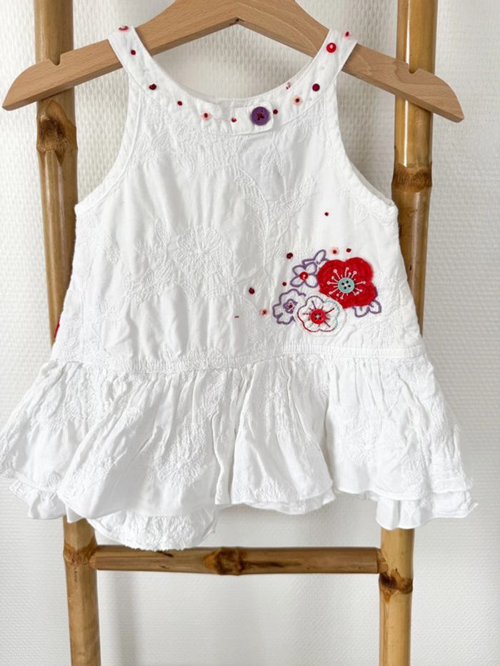 Robe blanche sans manches Catimini Taille 6 mois