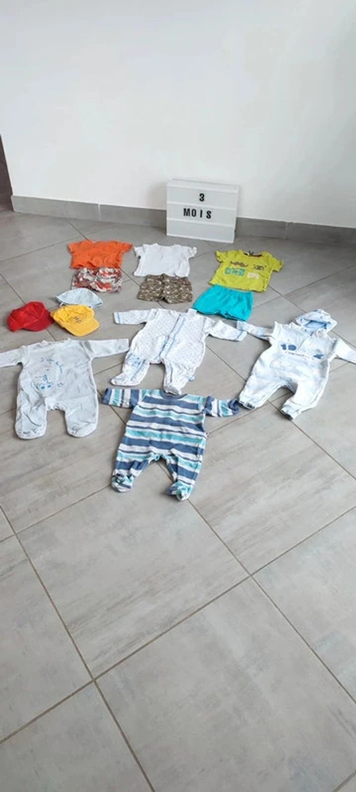 lot de pyjamas et vétements garçon 3 mois