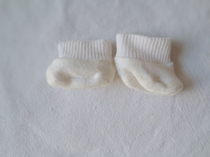 Chaussures bleues + chaussettes pour Poupée nouveau né garçon Corolle 1992 vintage - photo numéro 2