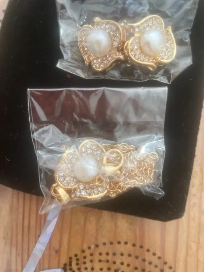 Parure doré perles blanches - photo numéro 4