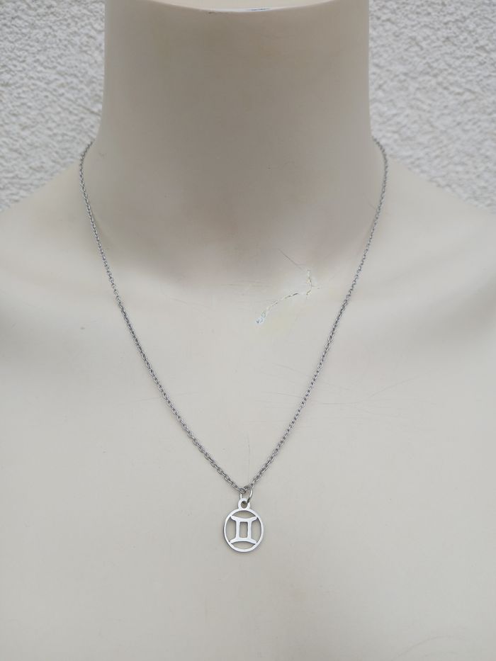 Collier en acier inoxydable argenté signe astrologique gémeaux ♊️ - photo numéro 2
